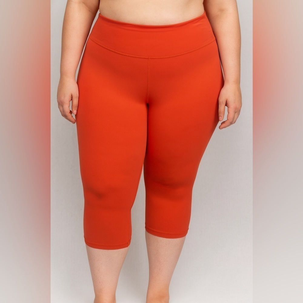 Gianni Bini Vibrant Orange/Red Cropped Active Leggings (989)